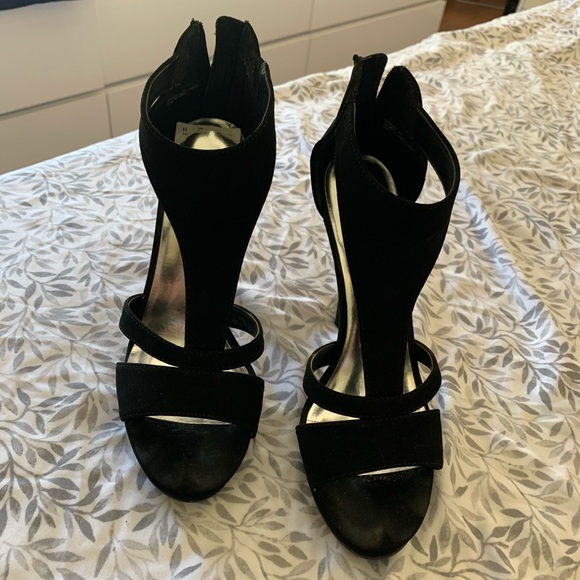 Heels - Picture 4 of 5